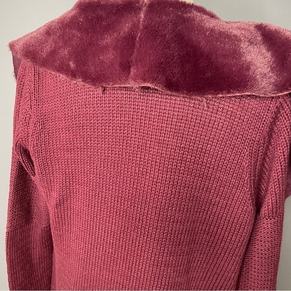 NWT fever long sleeve faux fur/suede burgundy sweater wrap size Medium - Picture 4 of 5